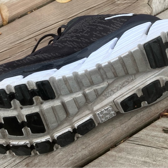 HOKA Graviota 4 Black and White Running Shoes - Picture 9 of 10